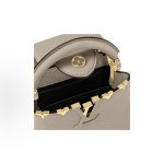 LOUIS VUITTON Capucines flip-top detachable shoulder strap Taurillon Capucines hand-held shoulder crossbody bag mini Elephant grey