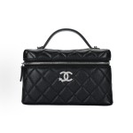 CHANEL 25B Star Series brand Logo water diamond leather chain grain material silver chain hand-held cosmetic bag black