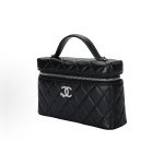 CHANEL 25B Star Series brand Logo water diamond leather chain grain material silver chain hand-held cosmetic bag black