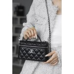 CHANEL 25B Star Series brand Logo water diamond leather chain grain material silver chain hand-held cosmetic bag black