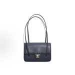 CHANEL 26P distressed double C Logo, double shoulder strap design, granular embossed glossy calfskin with gold metal lid, single shoulder bag, small size for women