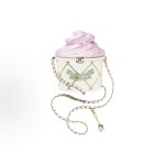 CHANEL 26C leather chain-lined diamond-encrusted ice cream-shaped hard evening bag, resin glass with rhinestones, single-shoulder bag, white with pink