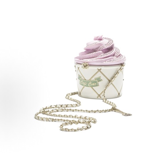 CHANEL 26C leather chain-lined diamond-encrusted ice cream-shaped hard evening bag, resin glass with rhinestones, single-shoulder bag, white with pink