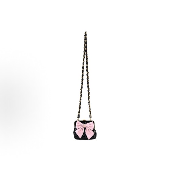 CHANEL 24A gold buckle bow decorative leather chain-through patent leather material, gold metal single-shoulder crossbody bag, black pink