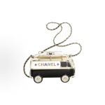 CHANEL 24C Early Spring Resort Collection: Leather chain, letter logo, van shape, resin glass, enamel, water diamond, evening bag, single-shoulder bag, regular black, white and gold mixed colors