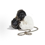 CHANEL diamond-shaped heart heart leather chain single-shoulder crossbody clutch black/white