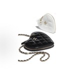 CHANEL diamond-shaped heart heart leather chain single-shoulder crossbody clutch black/white