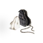CHANEL diamond-shaped heart heart leather chain single-shoulder crossbody clutch black/white