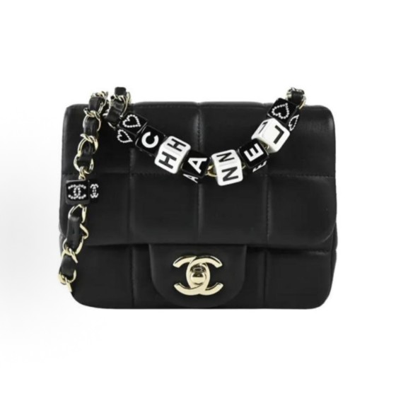 CHANEL 23C Early Spring Gold buckle resin black and white square chain shoulder strap leather chain-through lambskin lid bag crossbody single-shoulder bag mini women\'s black style