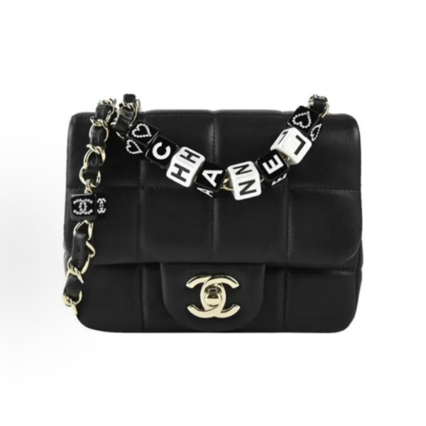 CHANEL 23C Early Spring Gold buckle resin black and white square chain shoulder strap leather chain-through lambskin lid bag crossbody single-shoulder bag mini women\'s black style