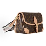 LOUIS VUITTON Diane PM Classic monogram underarm bag Baguette bag hand-held crossbody single-shoulder bag small brown